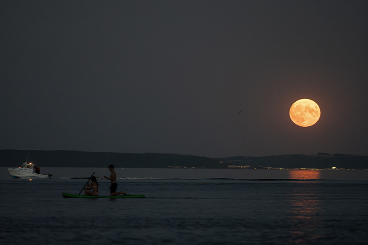 There’s A Partial Lunar Eclipse of Septembers Super Harvest Moon - It's ...